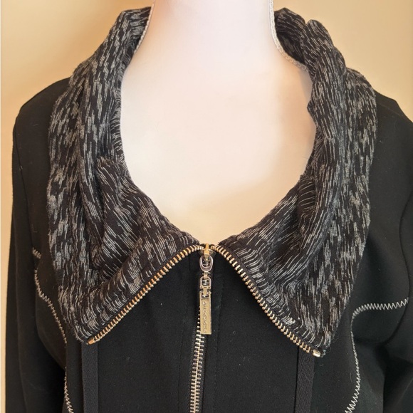 #277 Beautiful Couture Black and Gray Women's Tunic. Excellent condition. - Picture 3 of 15